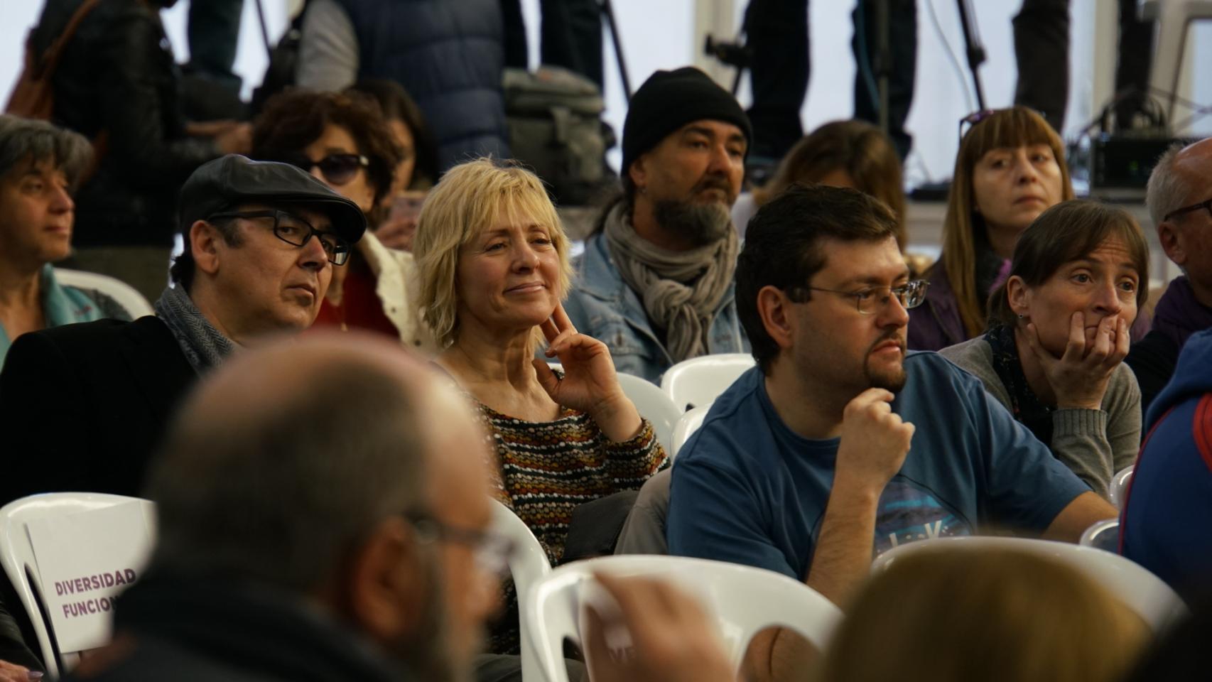 Pilar Baeza, escondida entre el público en el acto de precampaña en Valladolid.