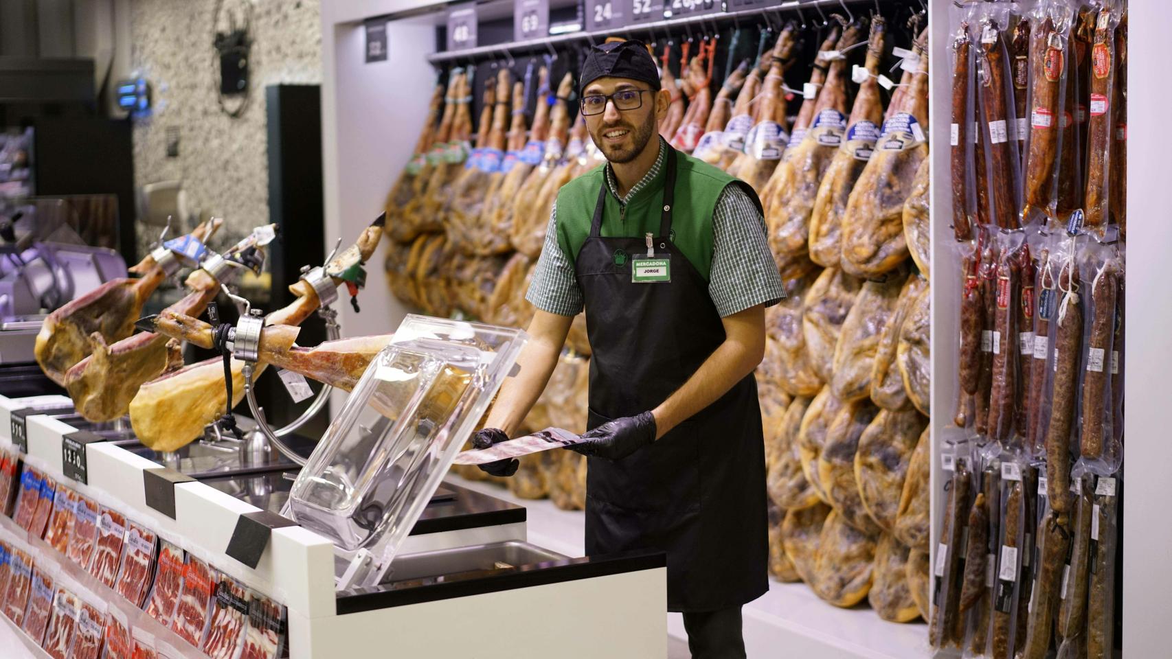 Descubre los nuevos uniformes en los que Mercadona se ha gastado 29 millones