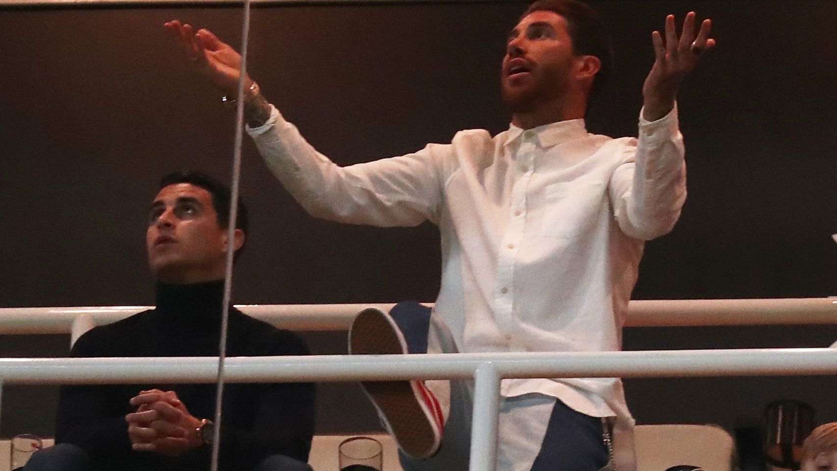 Sergio Ramos en un palco del Santiago Bernabéu siguiendo el Real Madrid - Ajax