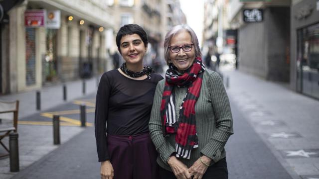 Carmen, nacida en 1995, y Elena, nacida en 1942.