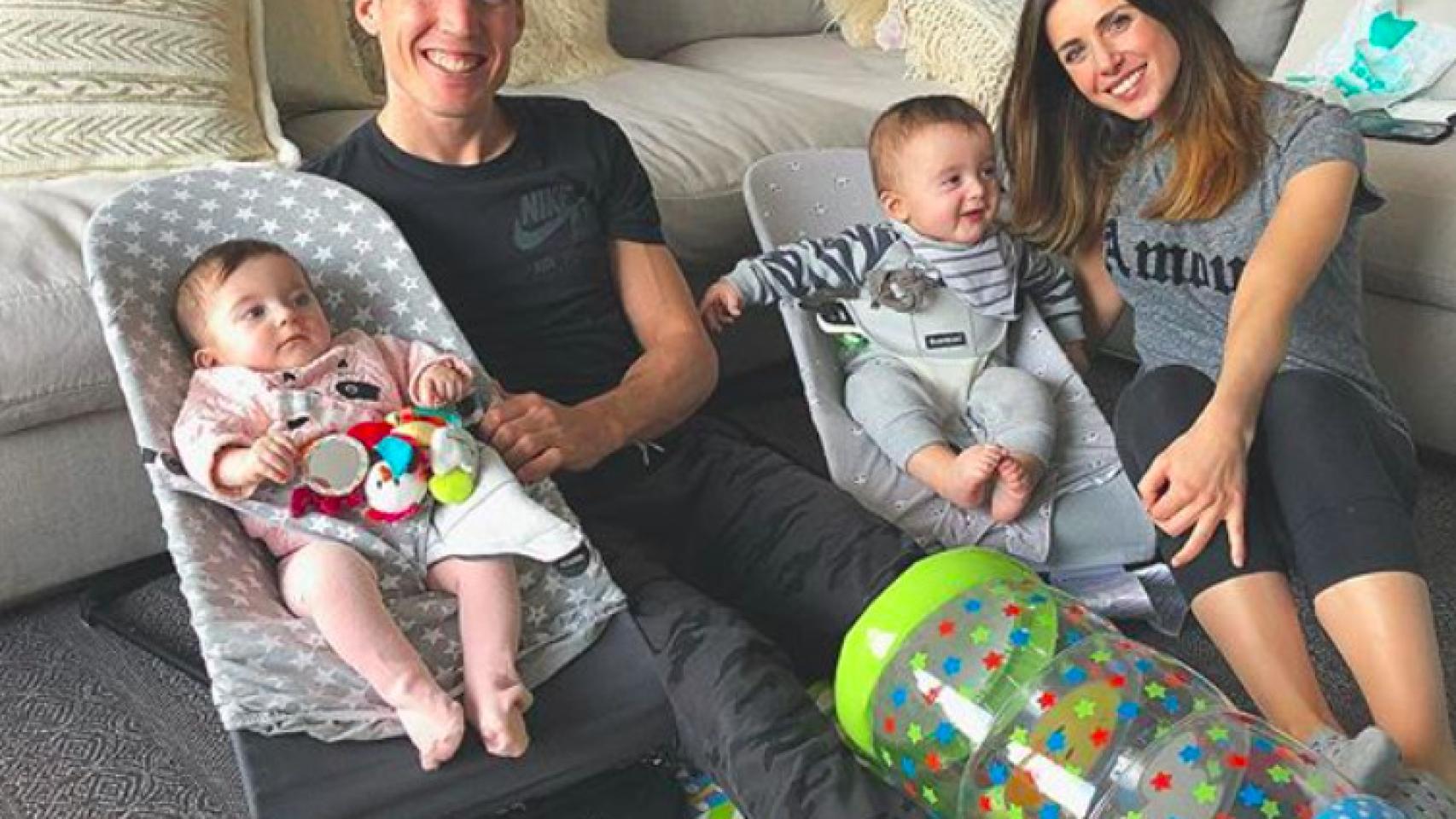 Aleix Espargaró, junto a su familia. Foto: Twitter (@aleixespargaro)