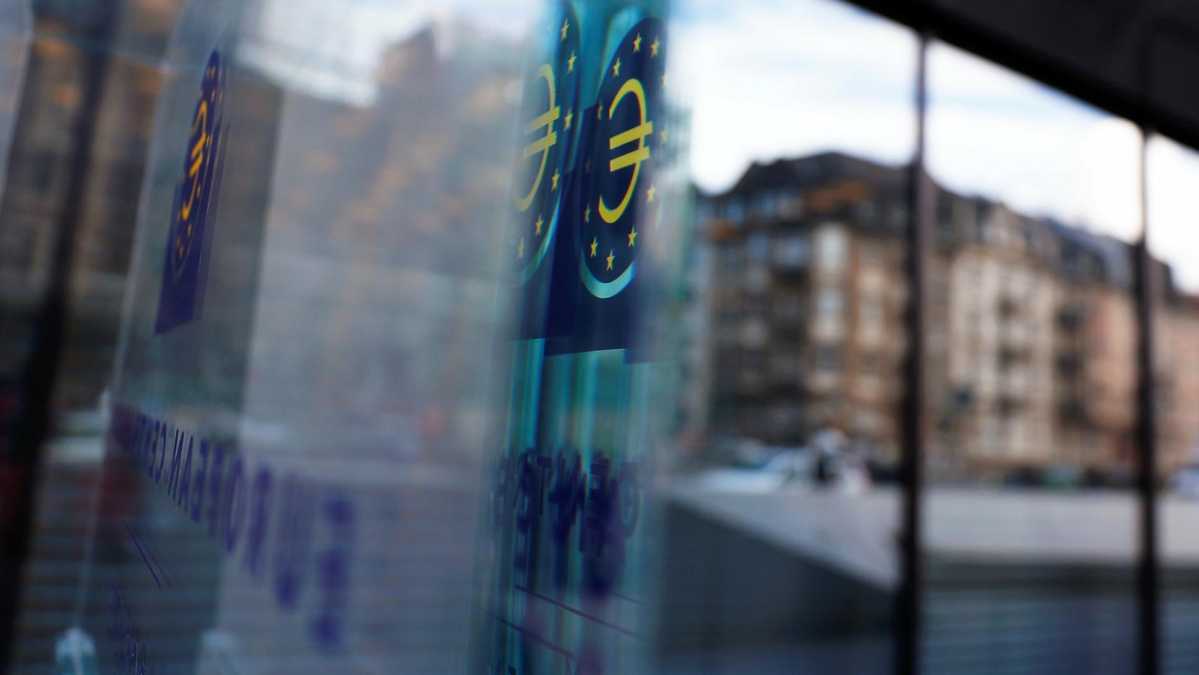 Las siglas del BCE frente al Consejo de Gobierno en Frankfurt.