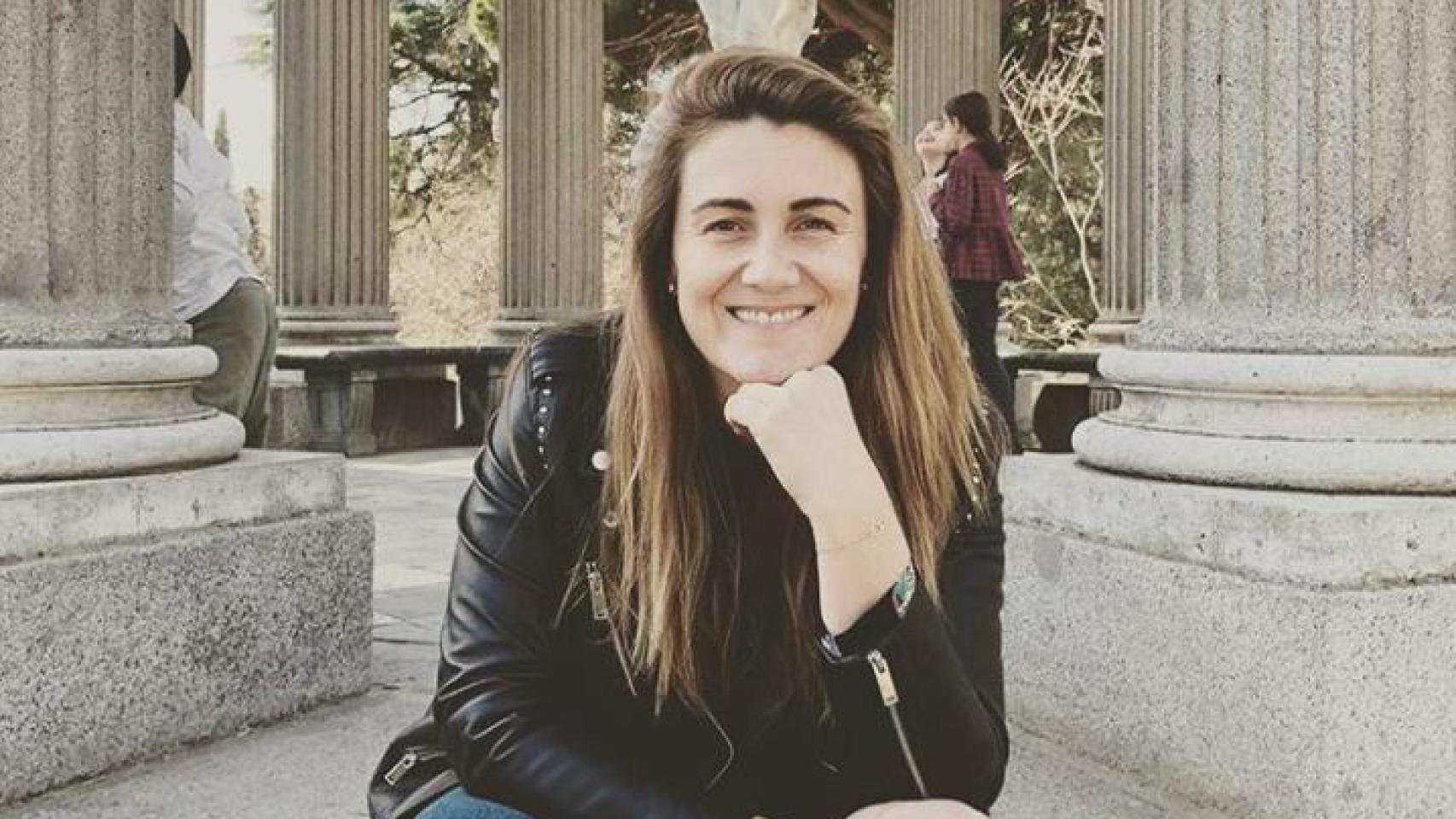Carlota se ha rodeado de seres vivientes durante su cena.