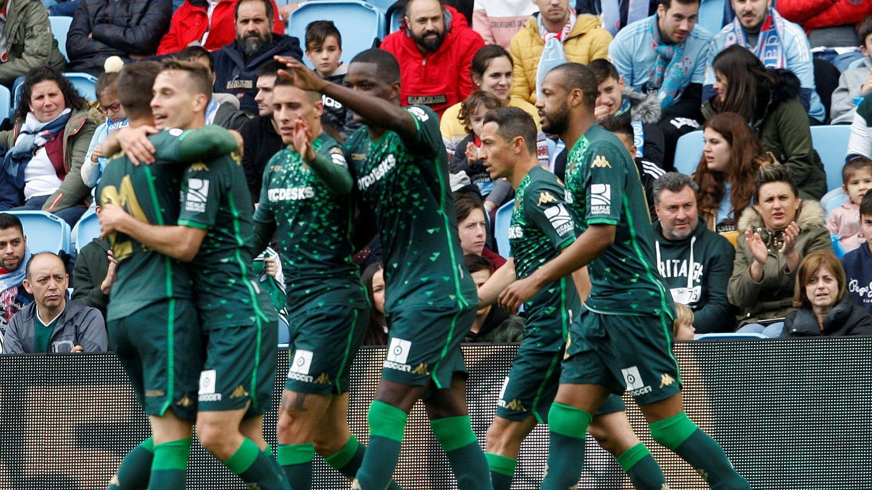 Los jugadores del Betis celebran el gol de Jesé ante el Celta en La Liga