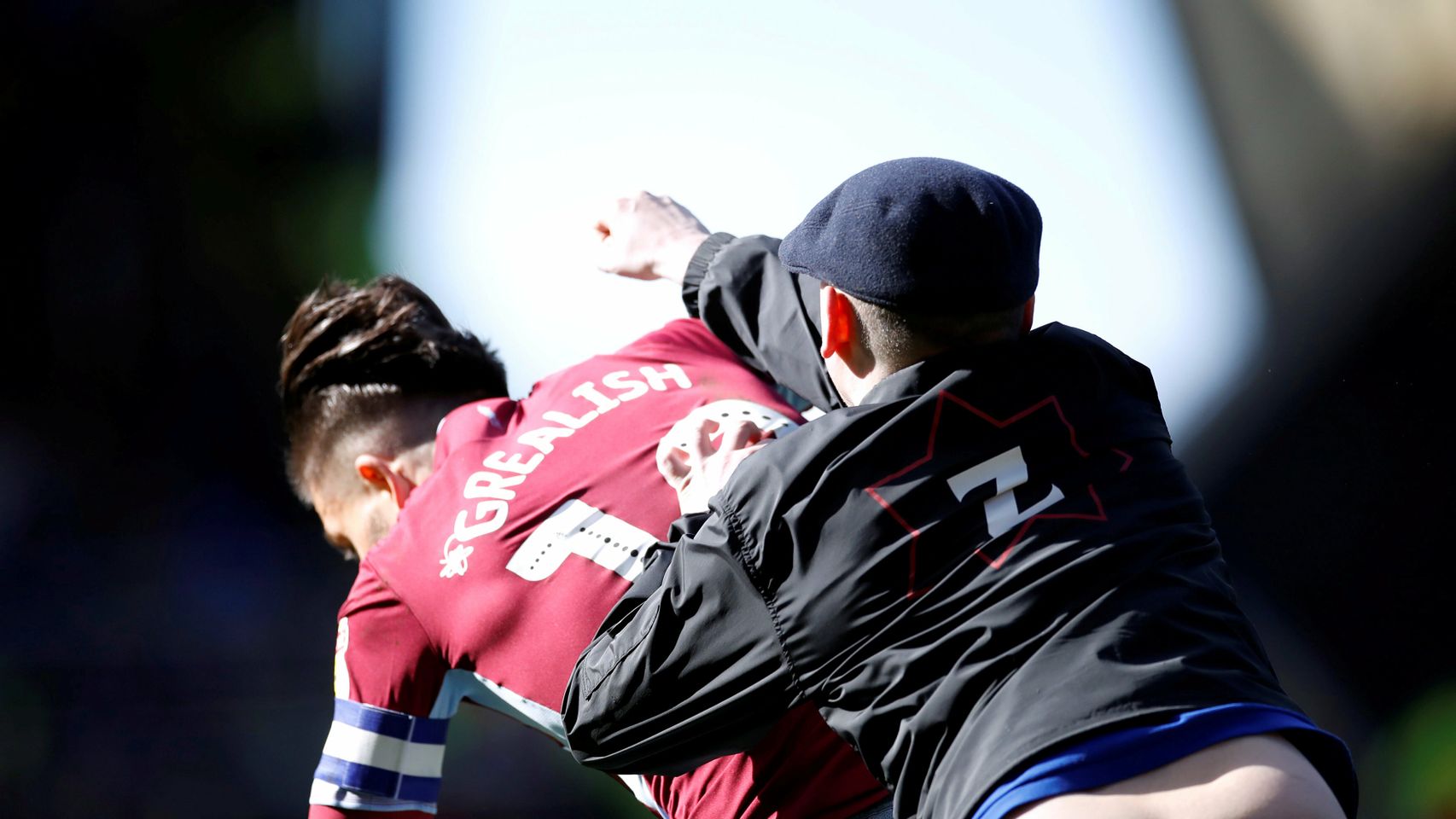 Jack Grealish, agredido durante el Birmingham - Aston Villa