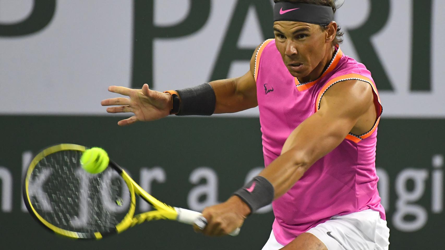 Nadal, golpeando un revés cortado en el partido ante Donaldson.