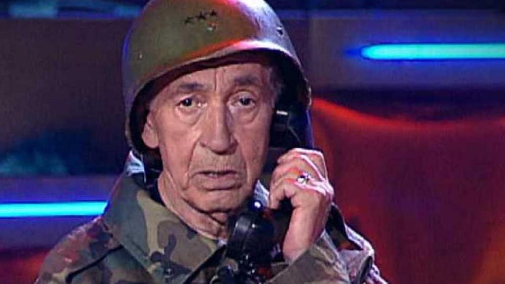 Miguel Gila en una de sus míticos monólogos sobre la guerra.