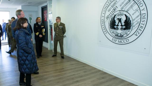 Robles, en una imagen de archivo de una visita al Mando Conjunto de Ciberdefensa.