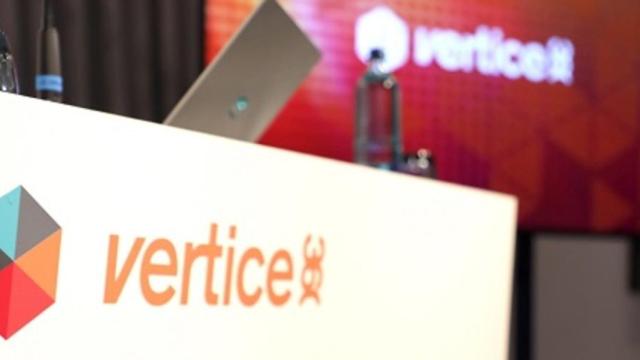 La mesa presidencial de una junta de accionistas de Vértice 360º.