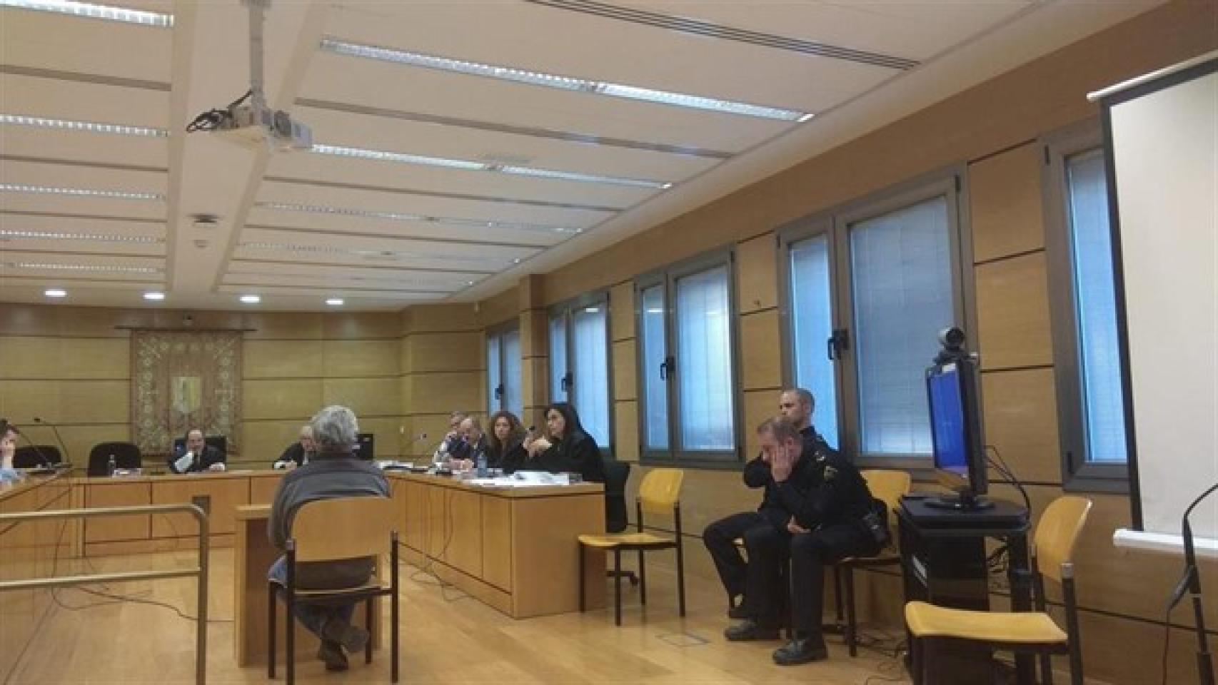 Manolo ánez, acusado de matar a su hijastra y a su pareja, ante el juez. Foto: Europa Press