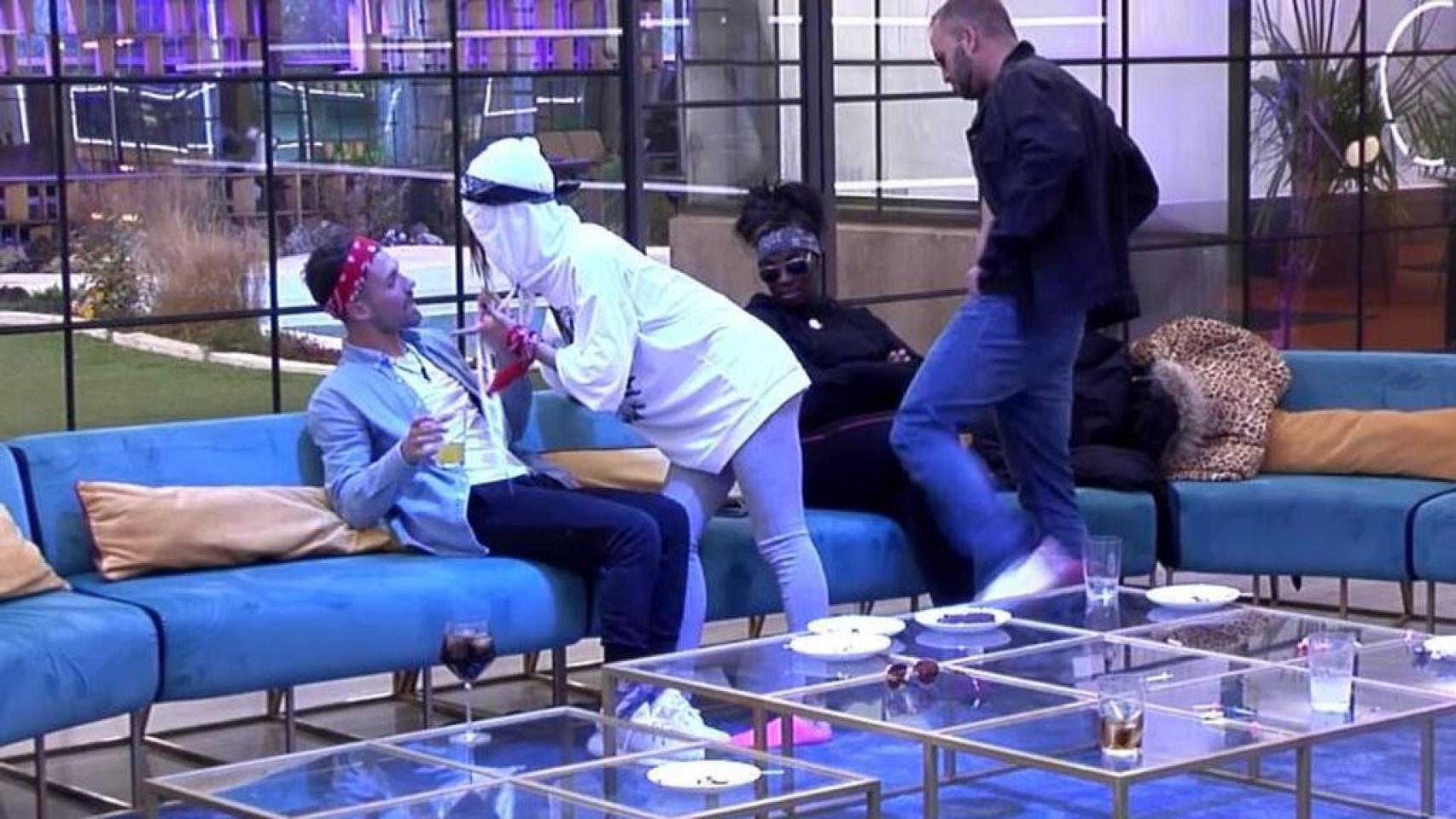 ‘GH DÚO’: Sofía besa a Albalá en el cuello y él estalla: “Es una falta de respeto”