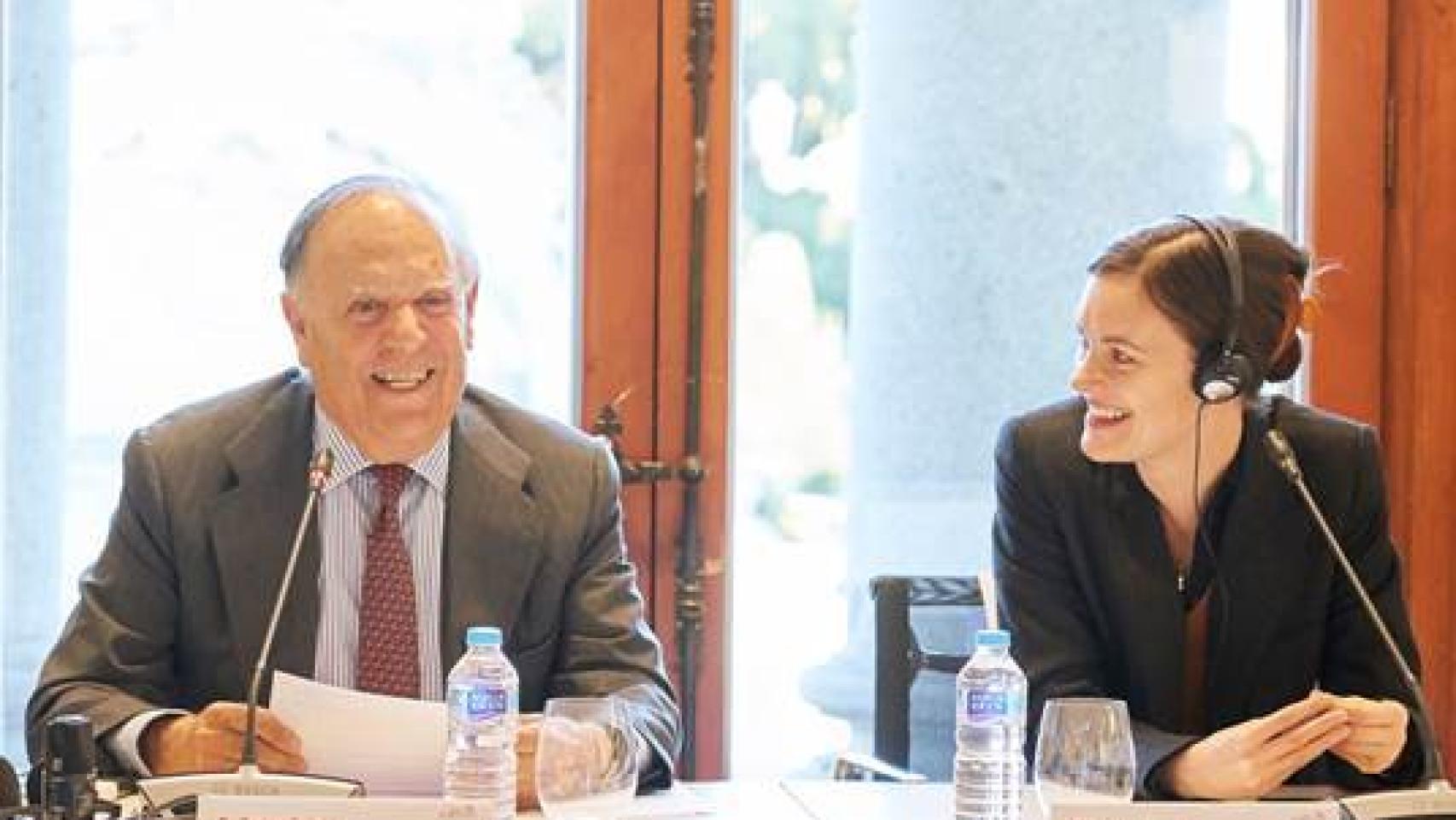Carlos Falcó, presidente de Círculo Fortuny y ECCIA, y Jo Ellison, associate editor de Financial Times.