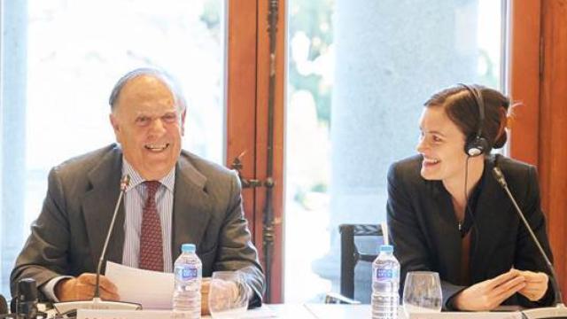 Carlos Falcó, presidente de Círculo Fortuny y ECCIA, y Jo Ellison, associate editor de Financial Times.