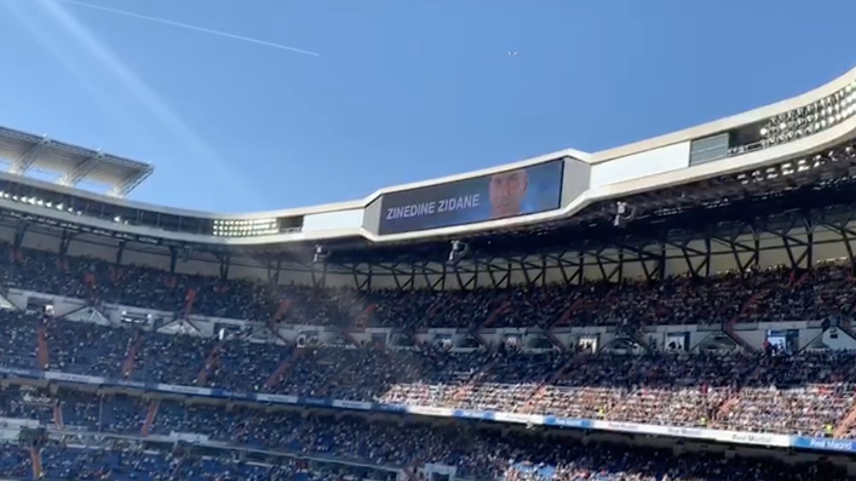 Zidane, en el videomarcador del Santiago Bernabéu