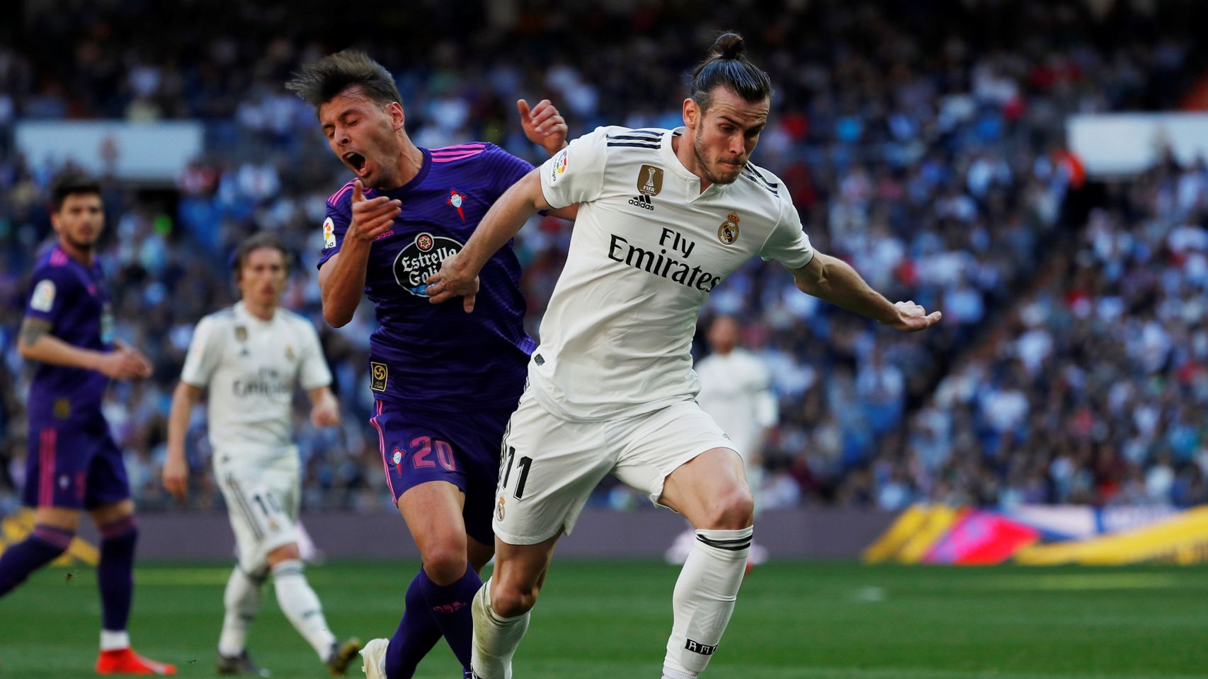 Gareth Bale se deshace de un jugador del Celta