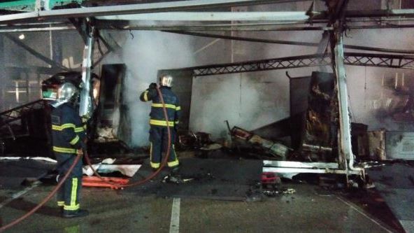 Los bomberos apagan el incendio en el Circuito de Jeréz