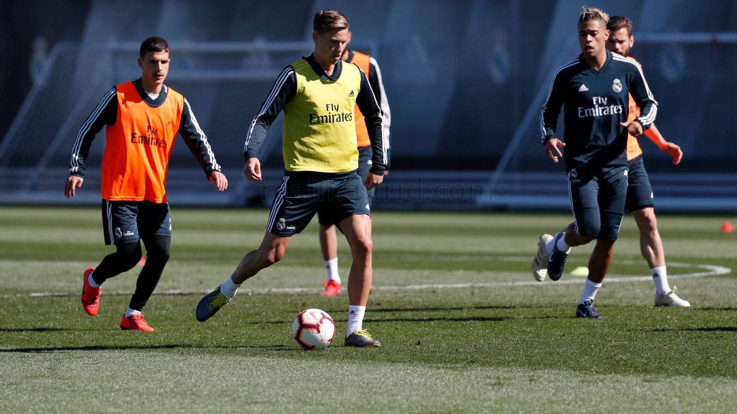 Marcos Llorente entrenando junto a sus compañeros en el Real Madrid