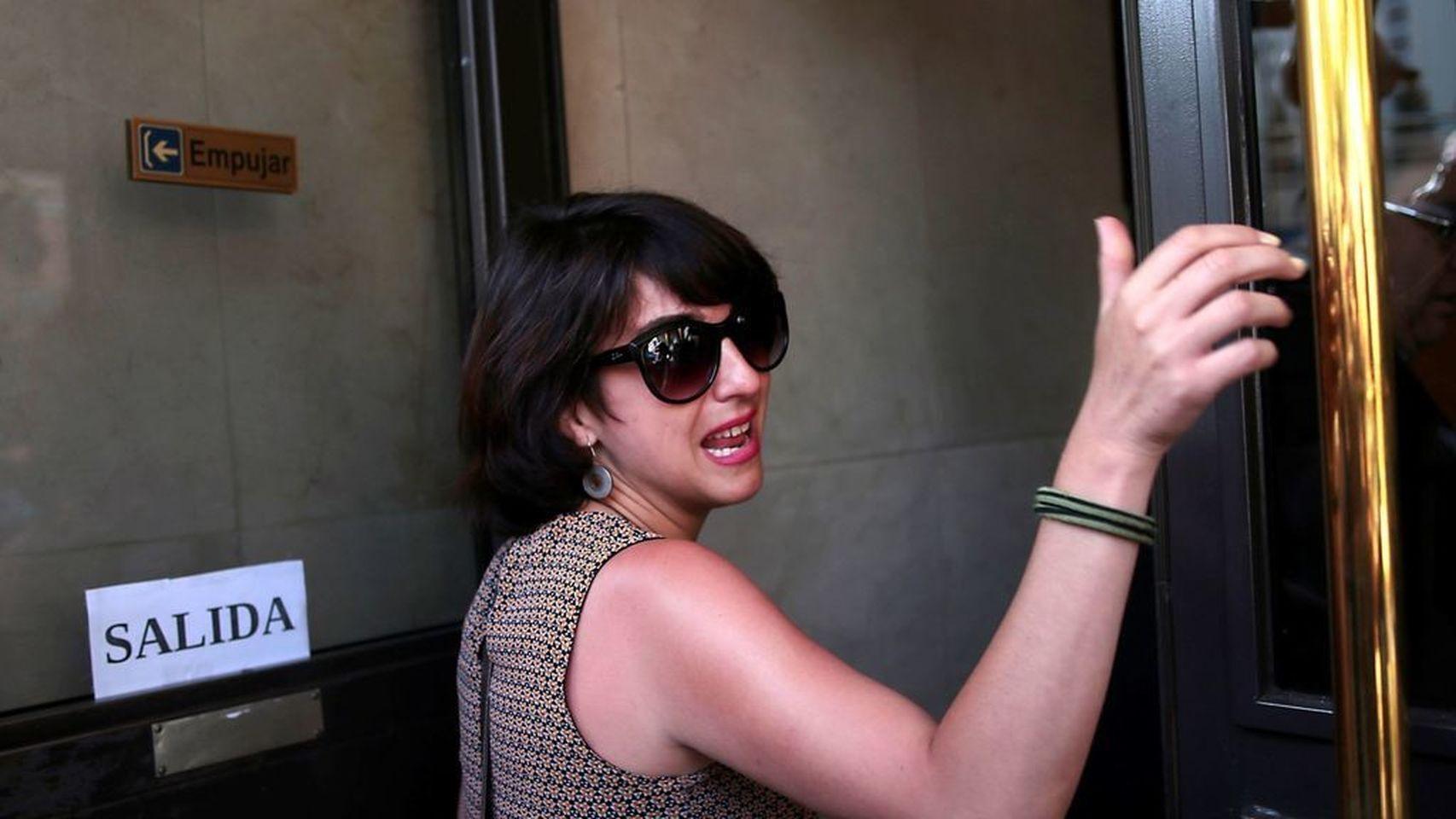 Juana Rivas entrando en el Juzgado de Granada.