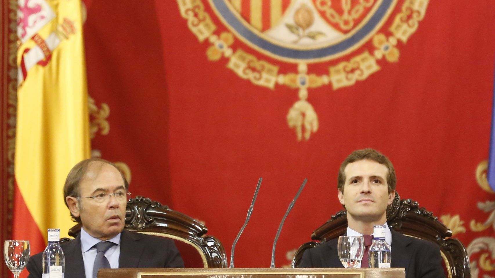Pío García-Escudero y Pablo Casado en una reunión del Grupo Popular en el Senado.