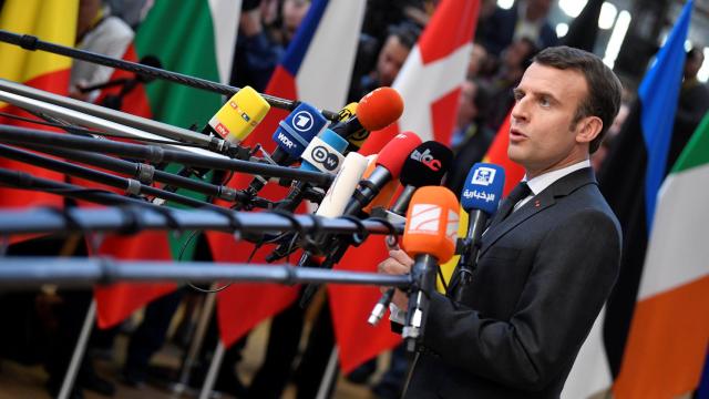 El presidente francés, a su llegada al Consejo Europeo