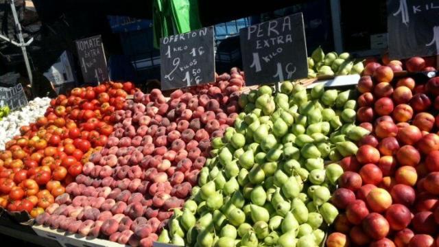 Puesto con frutas del rastrillo