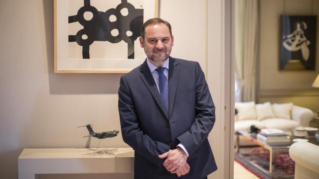 José Luis Ábalos, ministro de Fomento y secretario de Organización del PSOE, este viernes en su despacho.