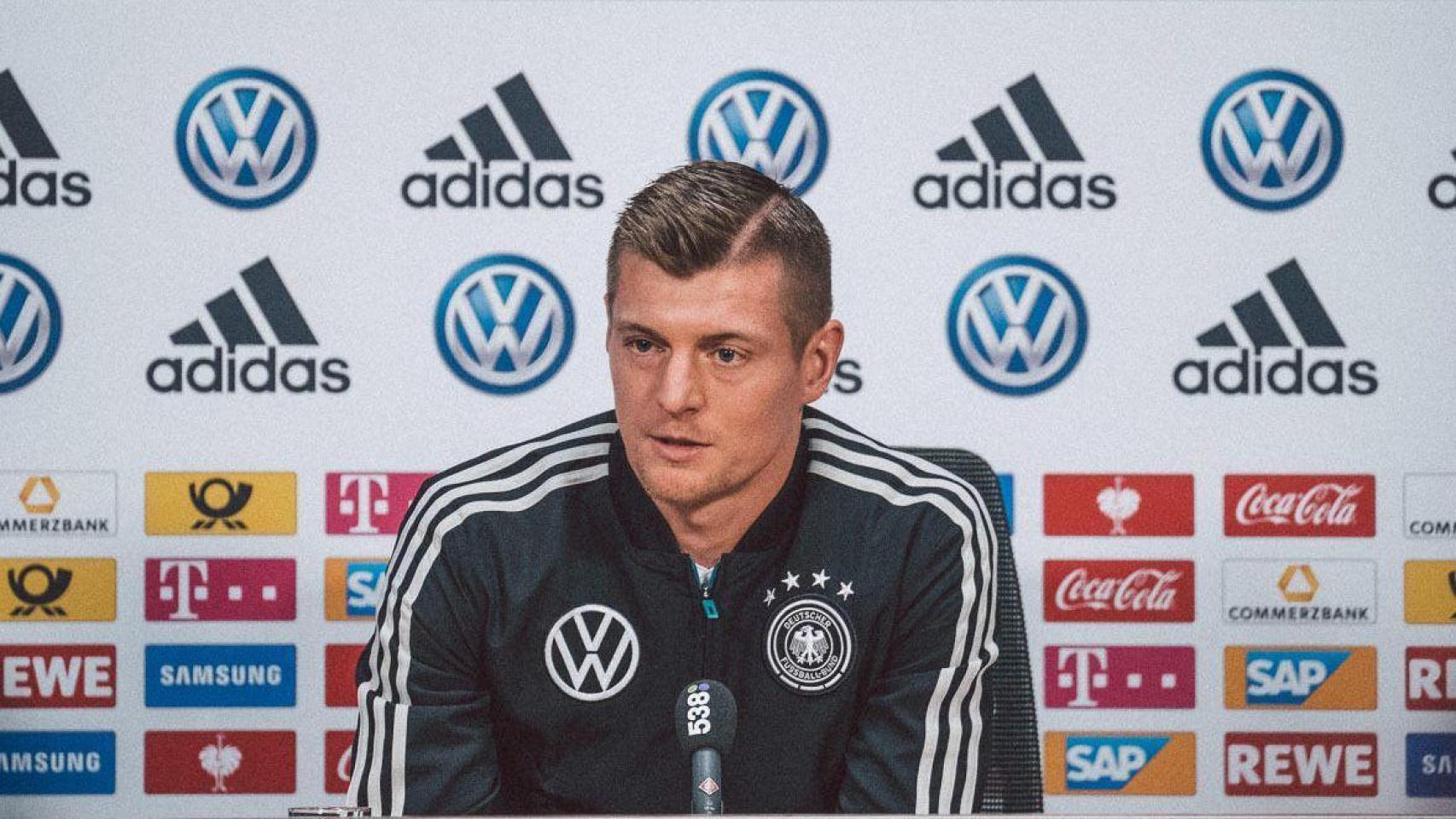 Kroos, en rueda de prensa con la selección alemana. Foto: Twitter (@DFB_Team)