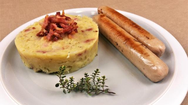 Pastel de patata, bacon y col, receta fácil y rápida