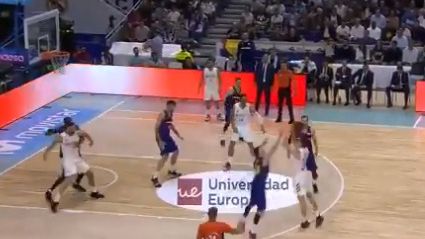 Carroll y su idilio con el triple: así rompe la defensa del Barcelona