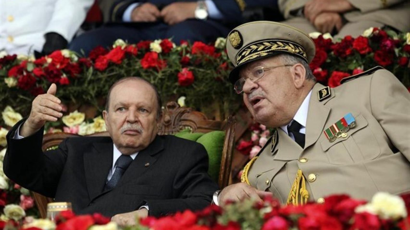 Abdelaziz Buteflika junto a Ahmed Gaid Salá,