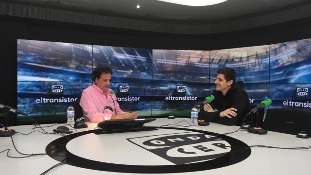 Courtois en El Transistor. Foto: Twitter. (@ElTransistorOC)