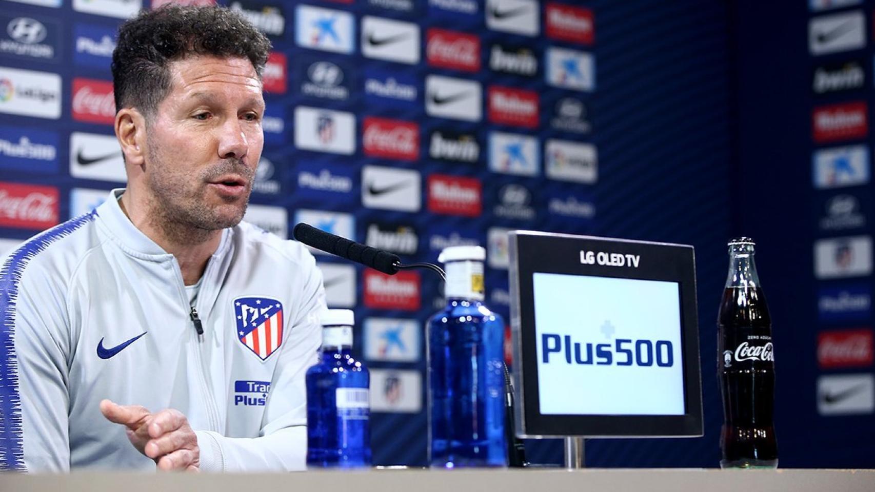 Diego Pablo Simeone, entrenador del Atlético de Madrid, en rueda de prensa. Foto: Twitter (@Atleti)