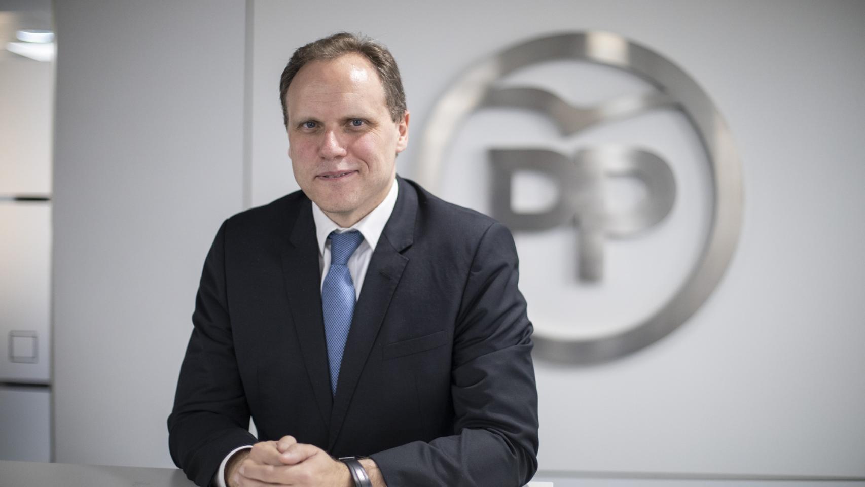 Daniel Lacalle, en la sede del PP en Génova.