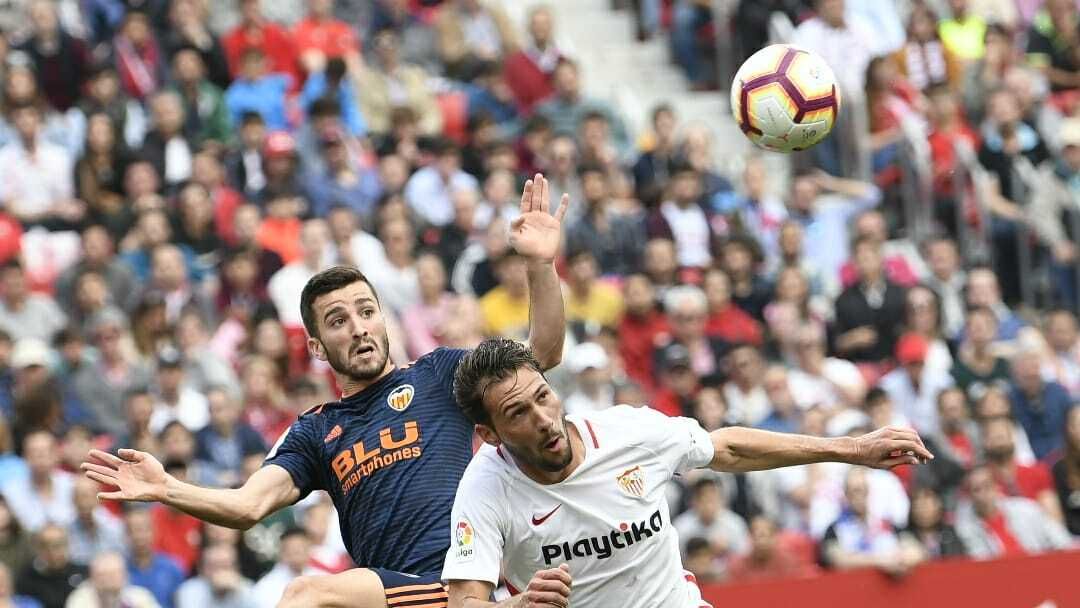 Gayà, en un momento del partido. Foto. Twitter (@SevillaFC)