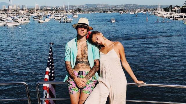 Justin Bieber y Hailey Baldwin en una imagen de redes sociales.