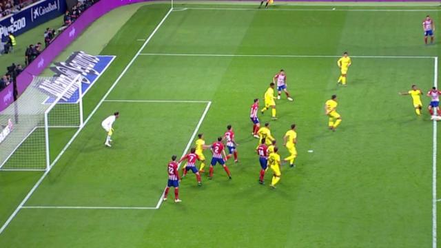 Iglesias Villanueva anula el gol a Godín y el VAR lo concede