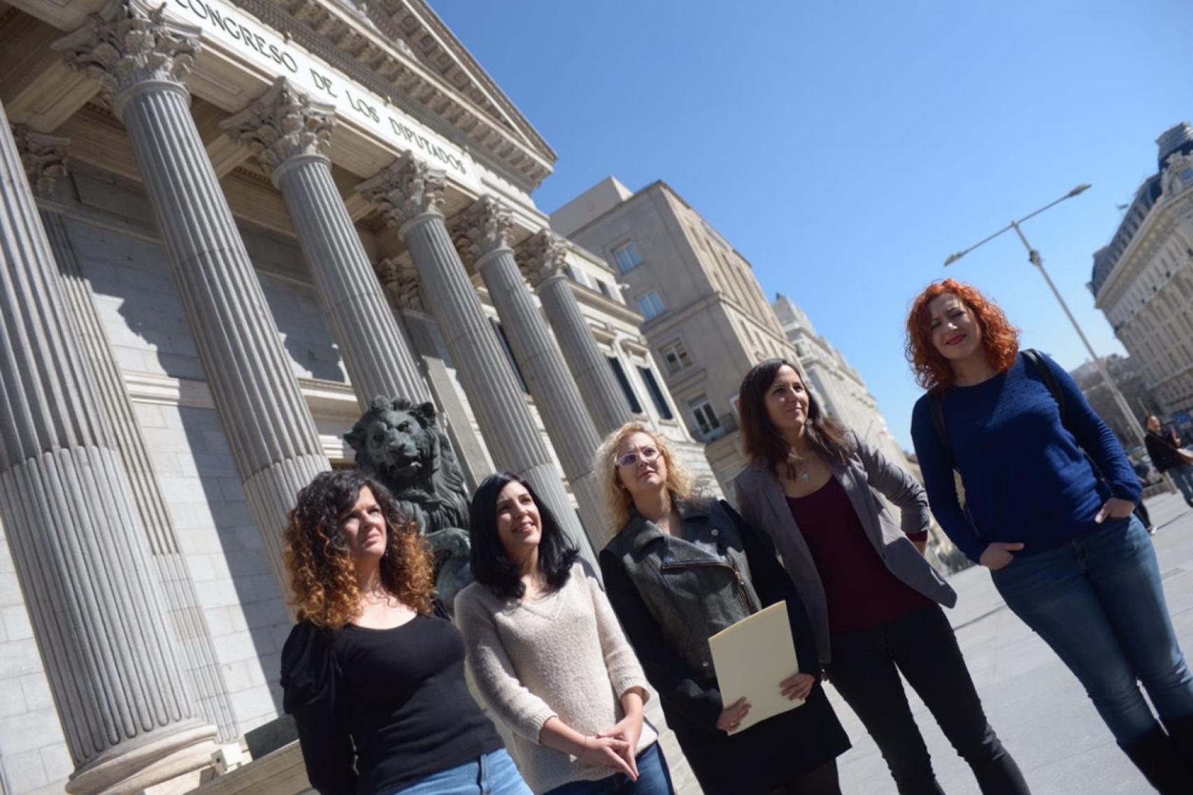 María Sevilla (centro), junto a la hoy ministra Ione Belarra, a su lado.