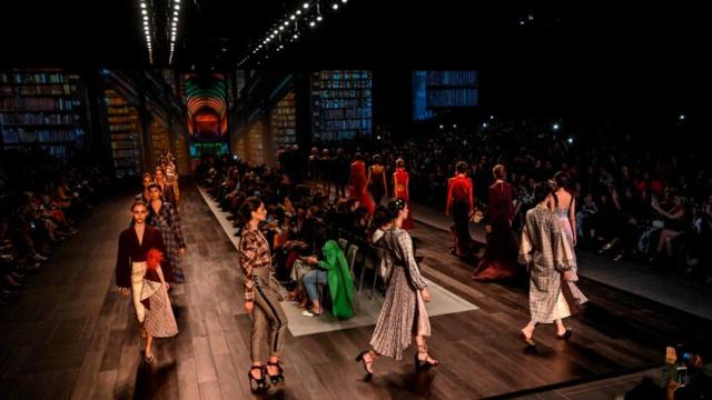 Modelos desfilando de Silvia Tcherassi en ell Bogotá Fashion Week
