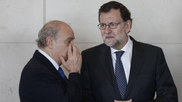 El exministro del Interior Jorge Fernández Díaz y el expresidente del Gobierno Mariano Rajoy, en una imagen de archivo.