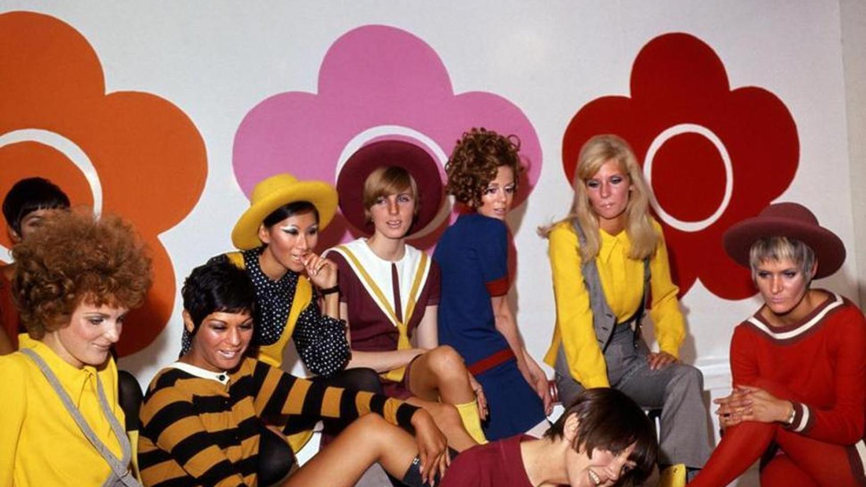 Fotografía facilitada por el museo Victoria&Albert, de Mary Quant y modelos en el lanzamiento de Quant Afoot footwear, en 1967