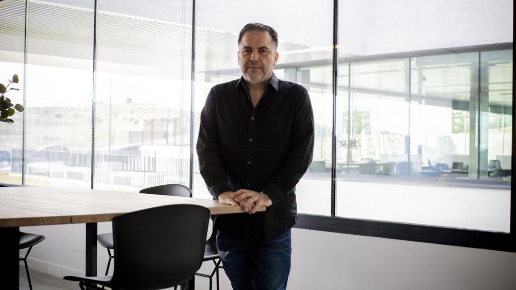 Francisco Ramos en las oficinas del hub de producción en Madrid.