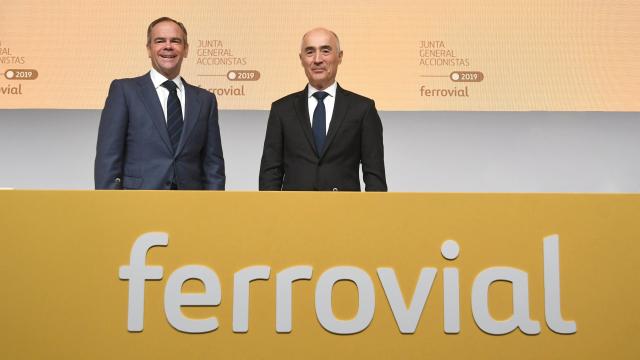 El consejero delegado de Ferrovial, Iñigo Meirás y el presidente de la compañía, Rafael del Pino, durante la junta de 2019.