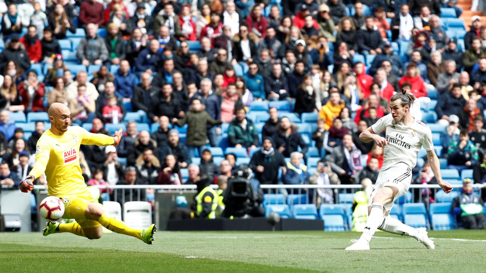 Gareth Bale falla la primera ocasión del Real Madrid ante el Eibar