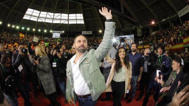 Santiago Abascal ante Rocío Monasterio, en La Cubierta de Leganés.
