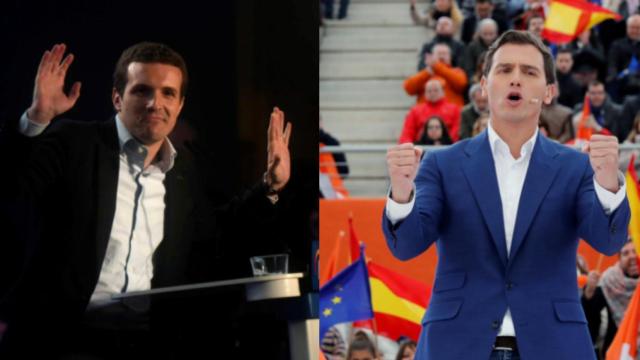 Pablo Casado (i) y Albert Rivera (d) en sendos mítines este domingo.