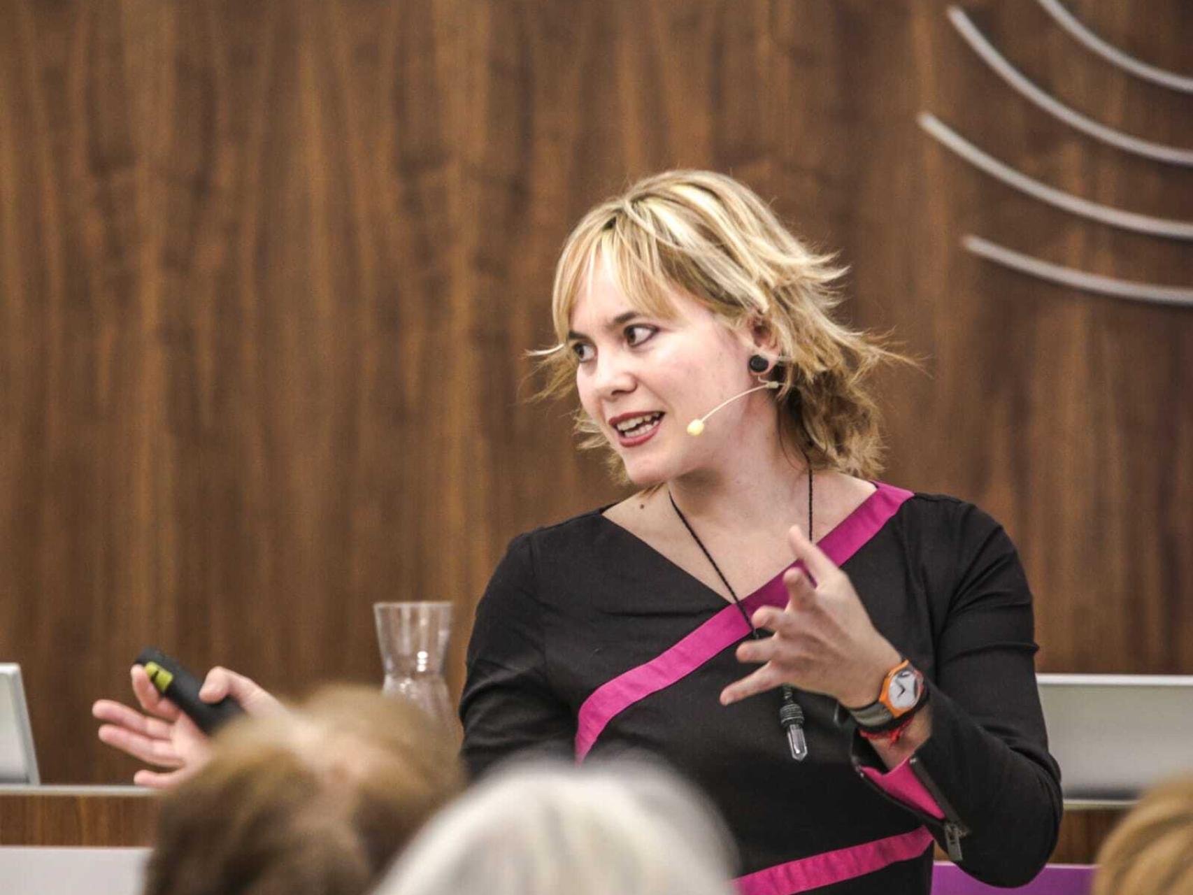 Raquel, la emprendedora que registró la marca ‘Hazquepase’, exige a Pedro Sánchez que no la use