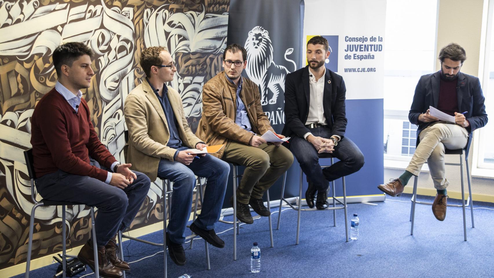 Diego Gago (PP), Ismael Rastoll (Cs), Víctor Reloba (Unidas Podemos), Omar Anguita (PSOE) y el periodista de EL ESPAÑOL Daniel Ramírez.