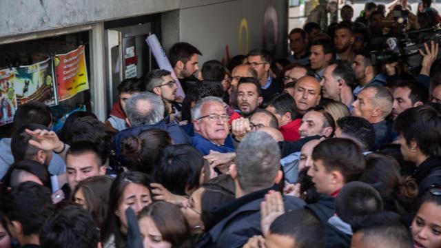 Pijos, niñatos totalitarios: Cayetana carga contra los estudiantes que le acosaron