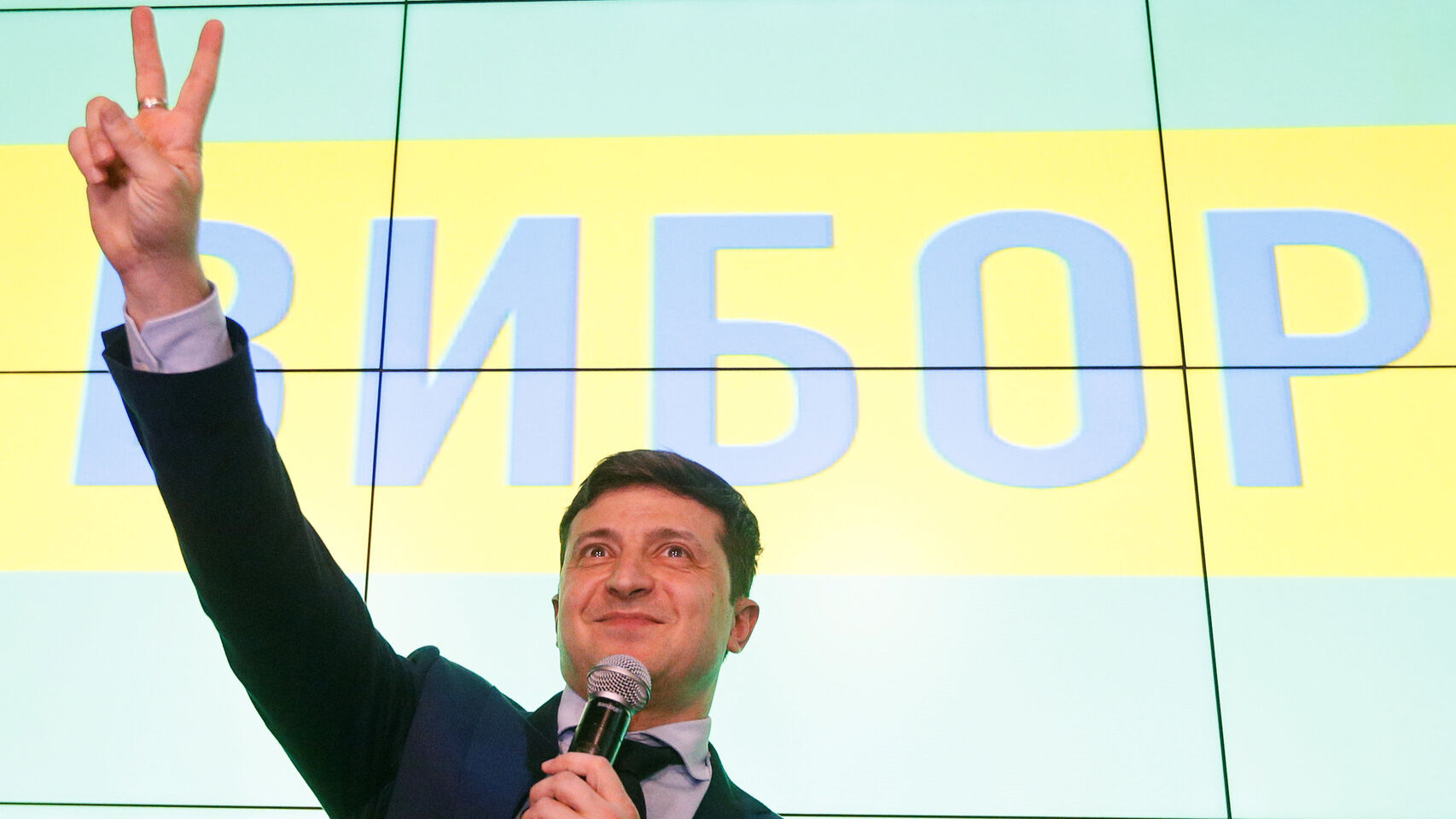 Sondeos en Ucrania: el cómico Zelinski desborda a Poroshenko en las encuestas