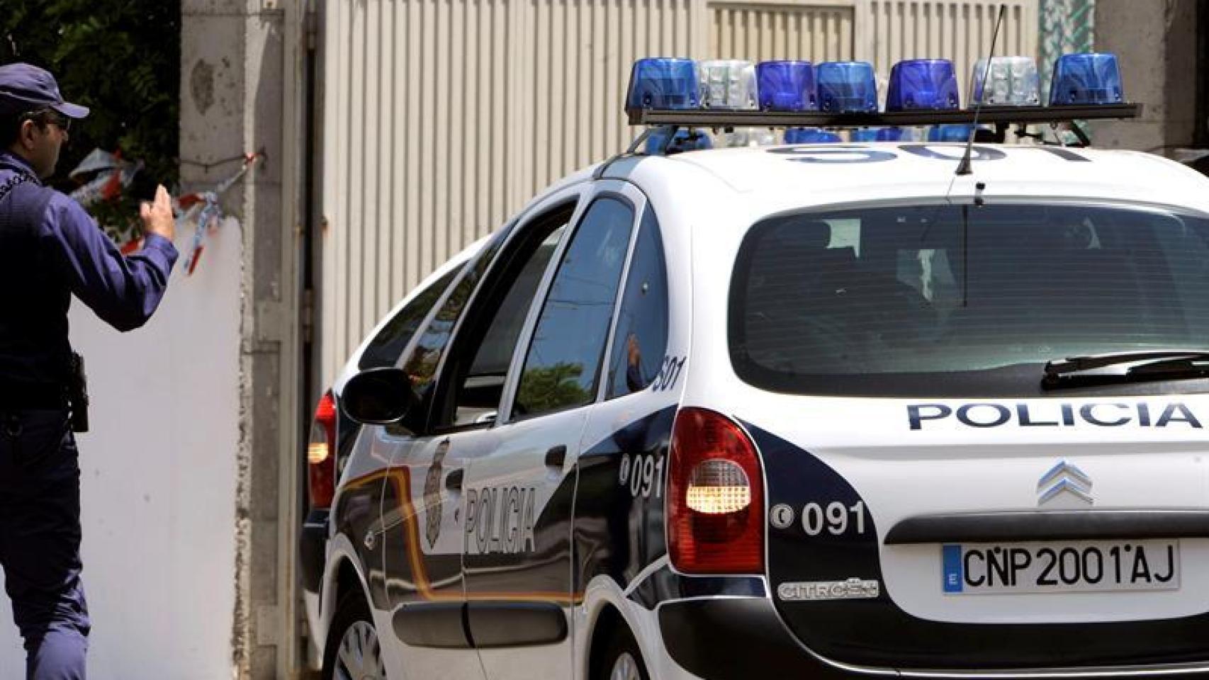 La Policía Nacional activó el protocolo ante Incidentes Críticos para conseguir que el agresor saliese de su vivienda. Foto: EFE.